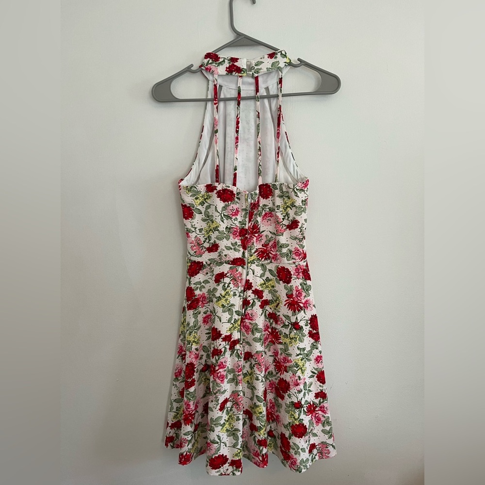 Spring dress - Picture 2 of 3
